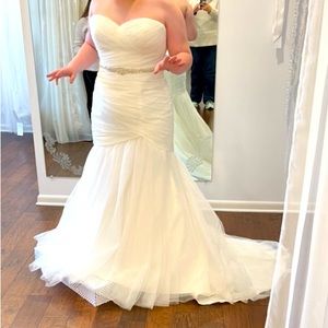 Brand new. Never worn. Asking 1,000 willing to make offers